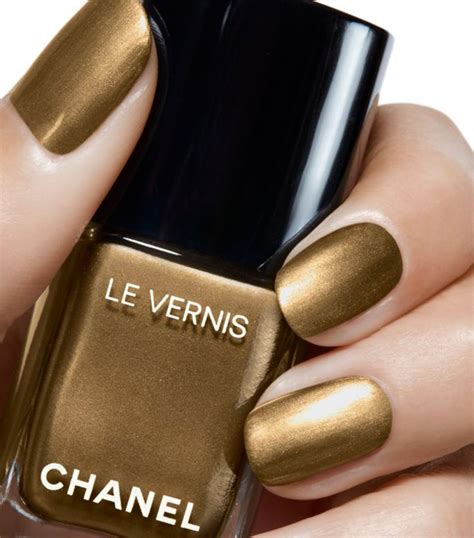 le vernis longwear nail color.